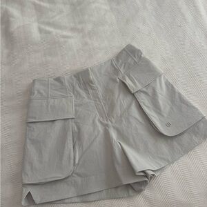 Lululemon women’s cargo shorts in stone